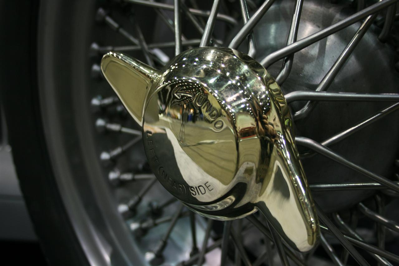 Illustration for article titled 2009 Detroit Autorama: Dan Webb's Golden Submarine Debuts!